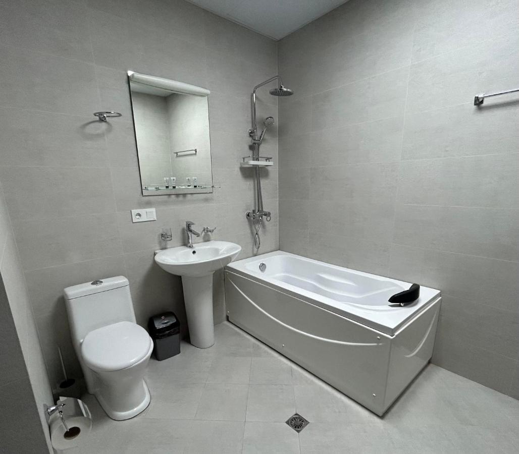 Hotel Four Seasons Тбілісі Екстер'єр фото